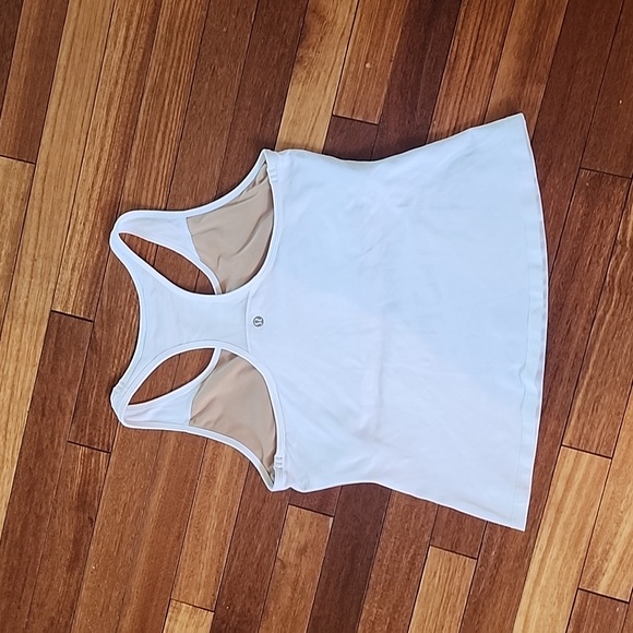 Lululemon womens razorback Tank EUC Size 6 - Picture 3 of 6